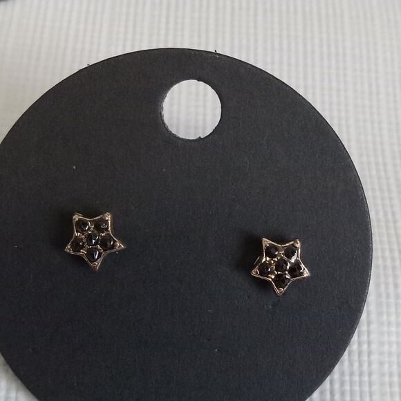 Set of 4 Pairs of Assorted Gold Toned Stud & Safety Pin Fashion Earrings Bundle - Picture 6 of 8